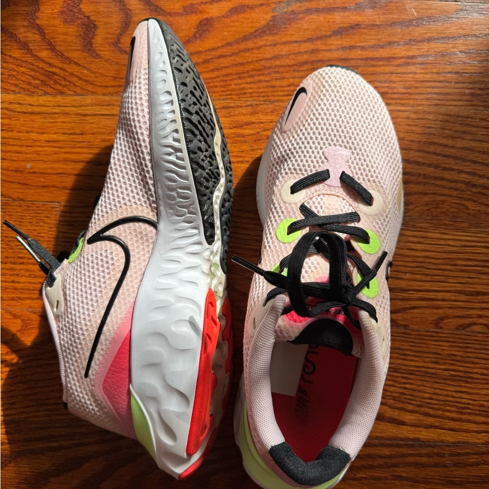 Nike Renew Run Sneakers / Size 8.5 - Picture 2 of 9